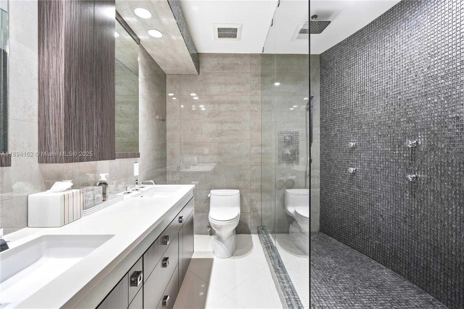 Small Image of 12932 IXORA RD, North Miami Number 15