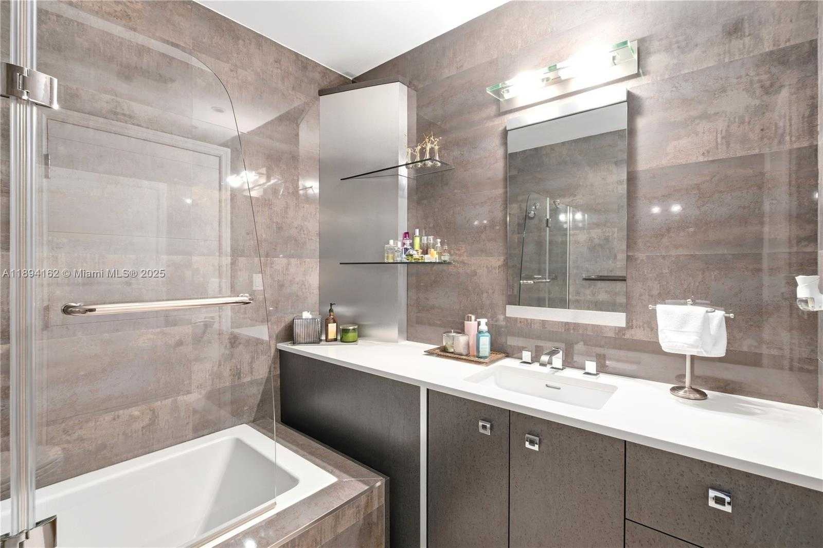 Small Image of 12932 IXORA RD, North Miami Number 17