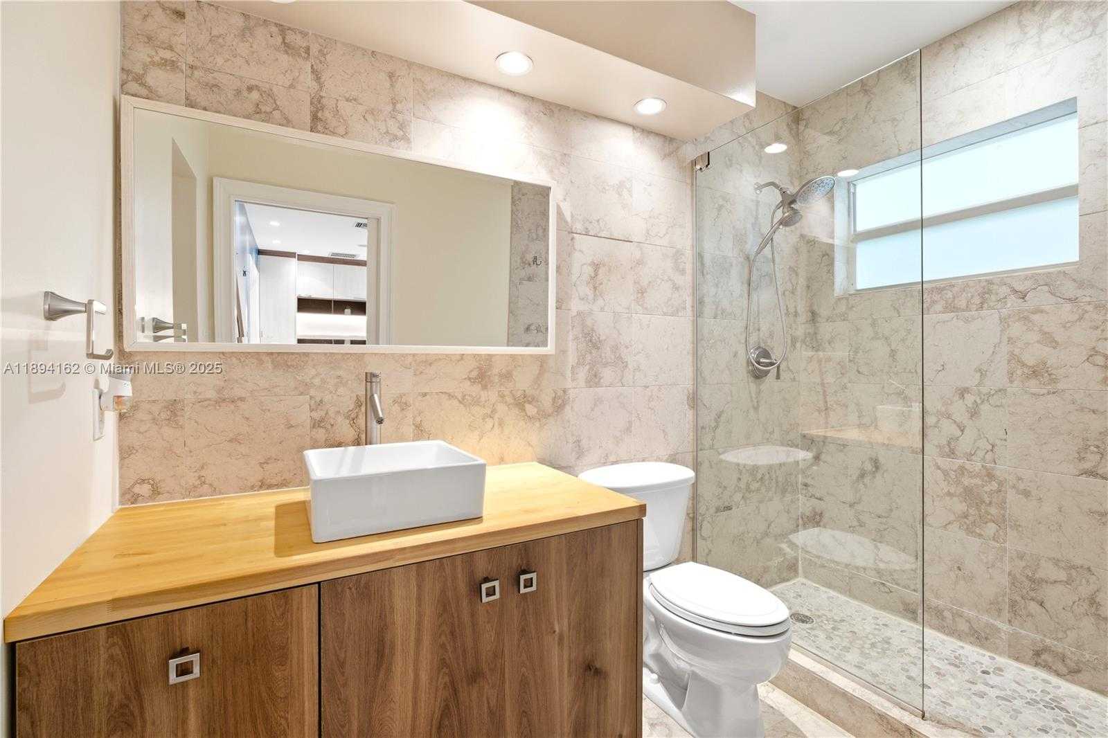 Small Image of 12932 IXORA RD, North Miami Number 19