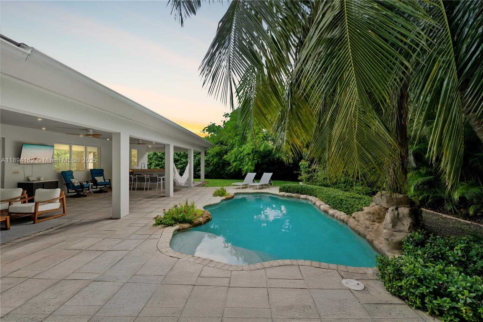 Small Image of 12932 IXORA RD, North Miami Number 2