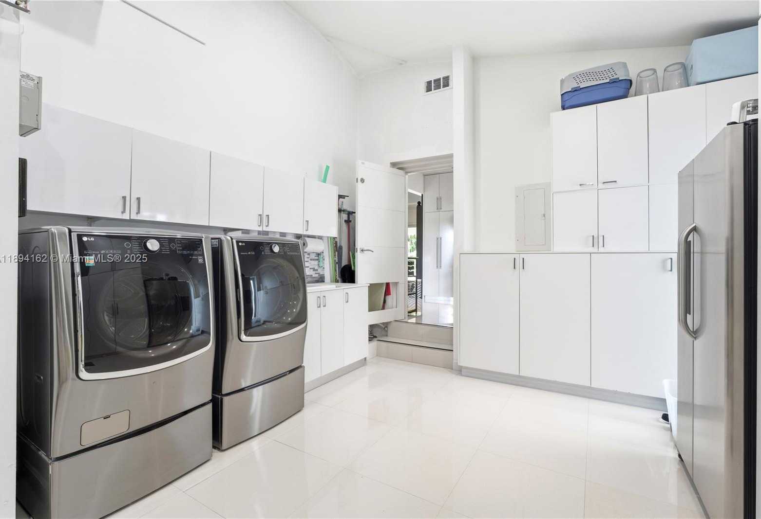 Small Image of 12932 IXORA RD, North Miami Number 20