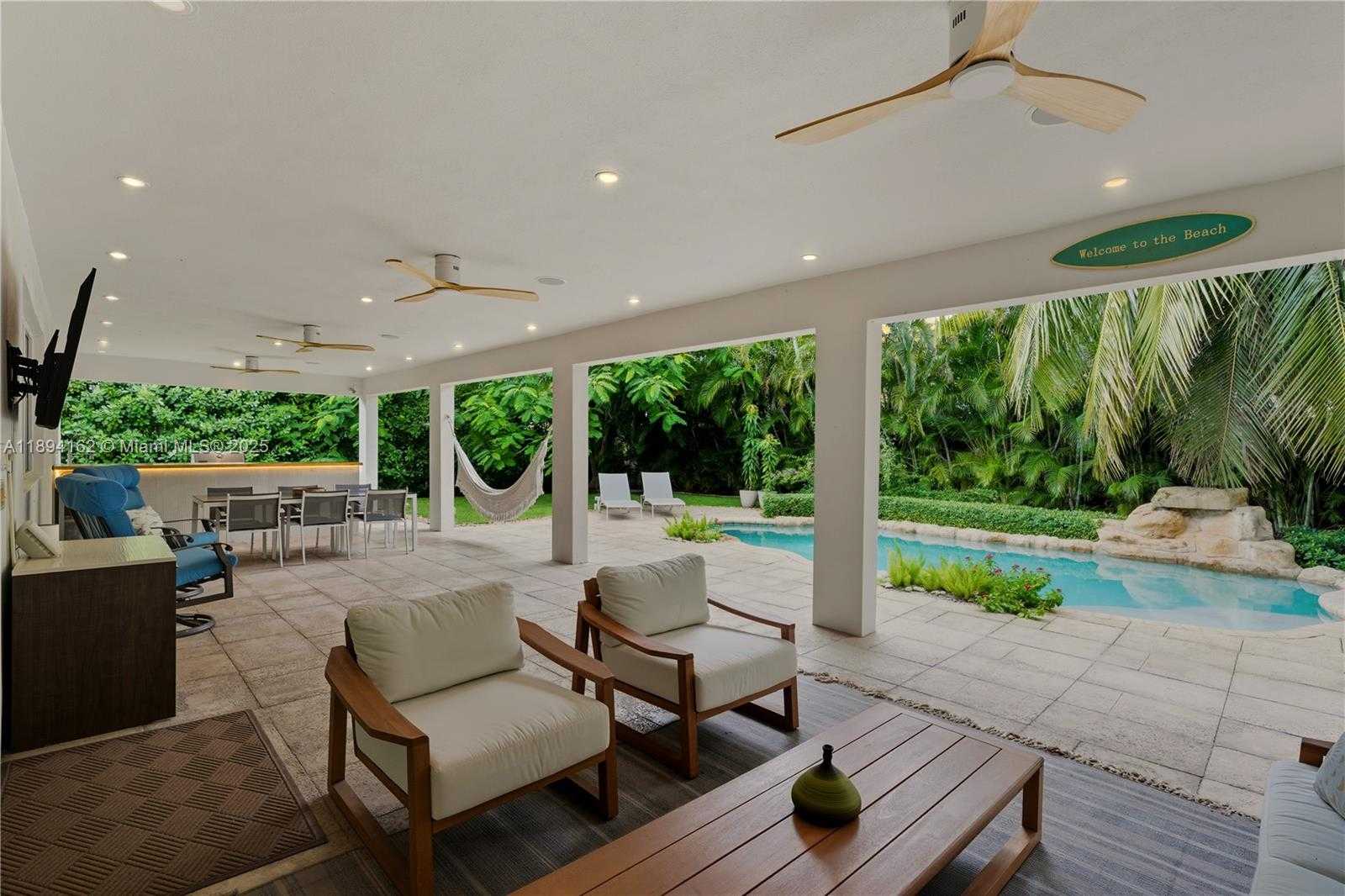 Small Image of 12932 IXORA RD, North Miami Number 4
