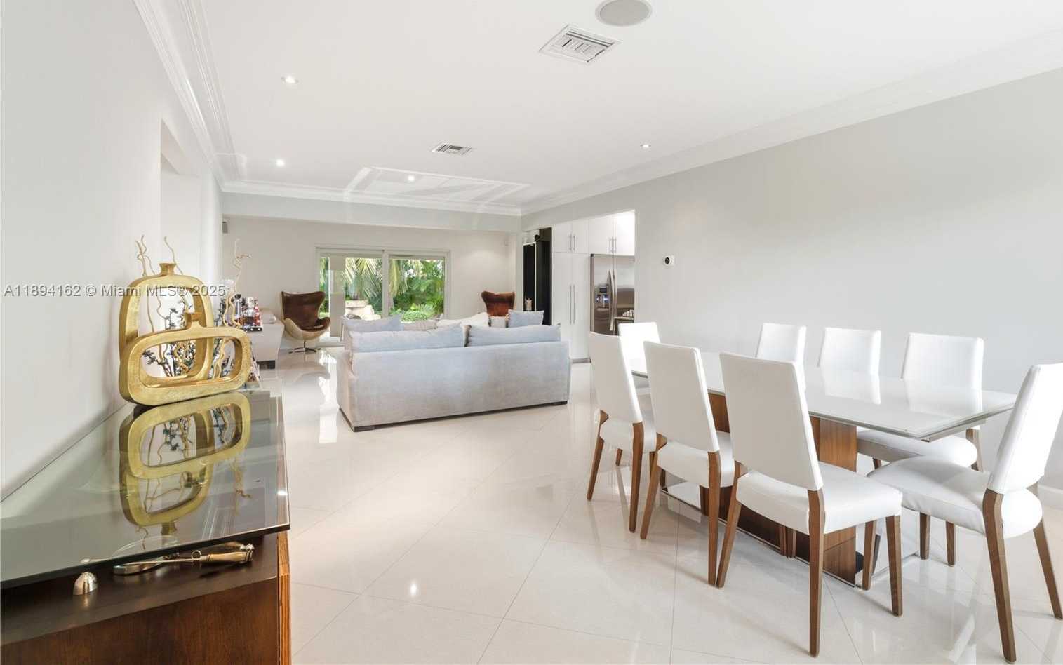 Small Image of 12932 IXORA RD, North Miami Number 8