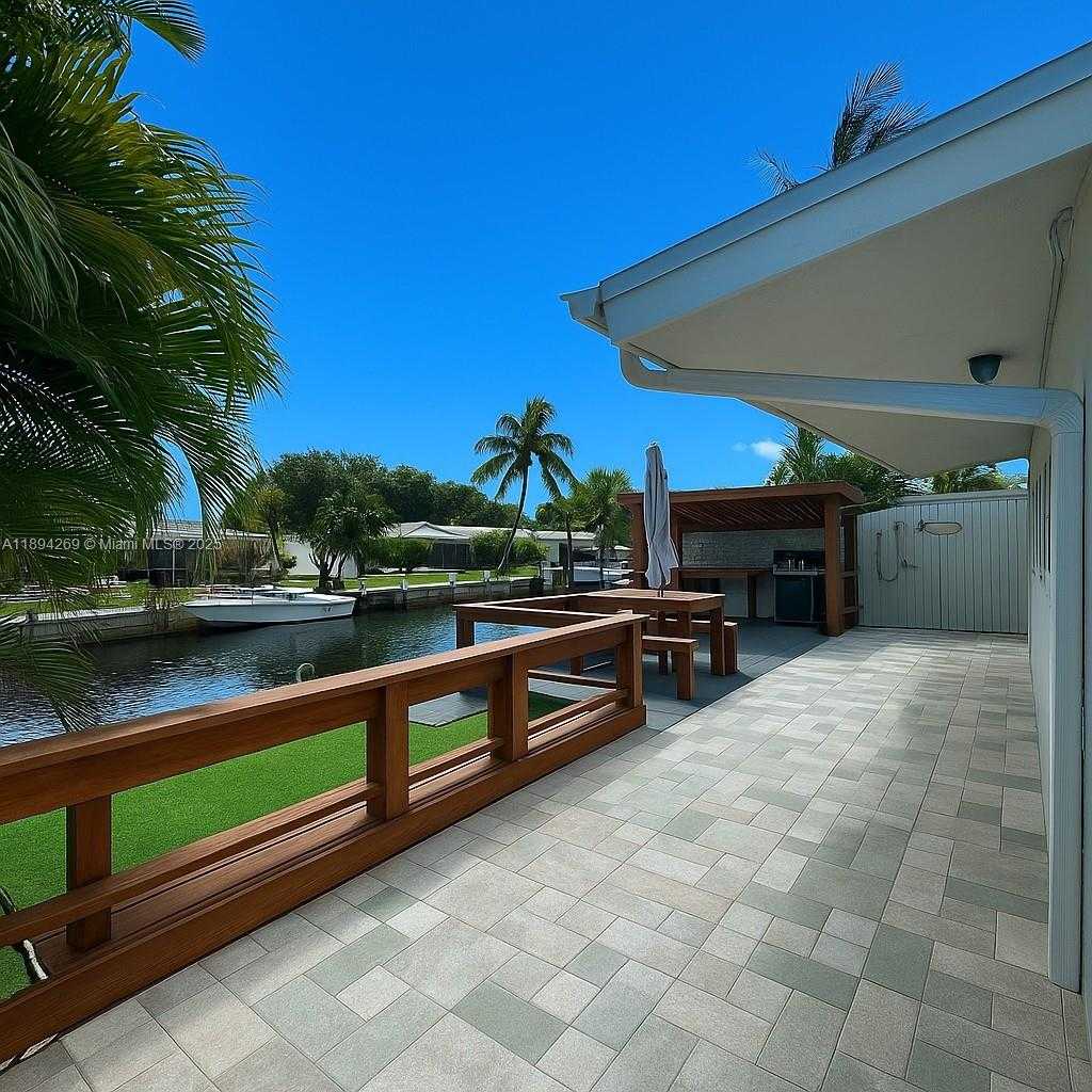 Small Image of 129 SOUTH WEST HIDEAWAY PL, Stuart Number 4