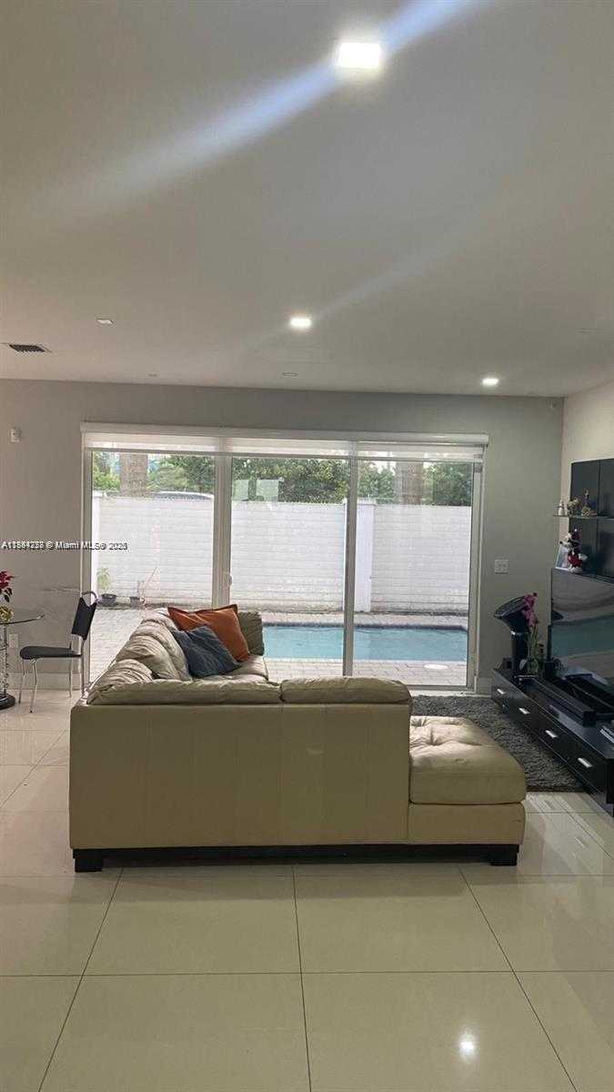 Small Image of 9880 NORTH WEST 74TH TER, Doral Number 4