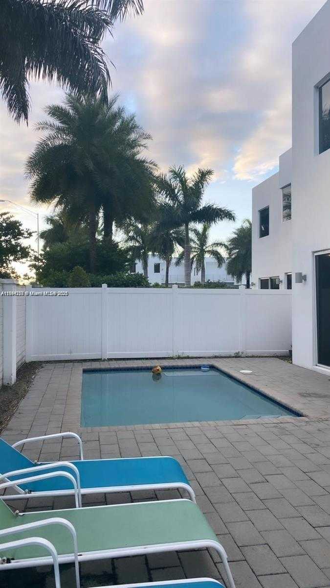 Small Image of 9880 NORTH WEST 74TH TER, Doral Number 6