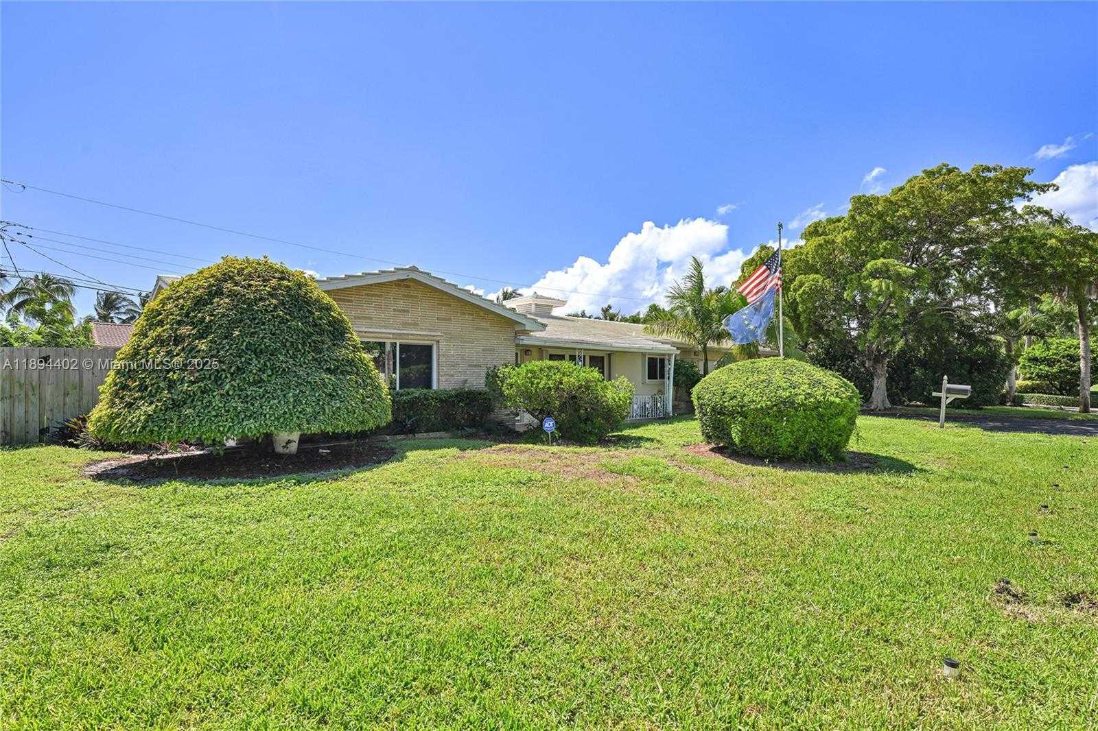 Small Image of 2750 SOUTH EAST 3RD ST, Pompano Beach Number 2