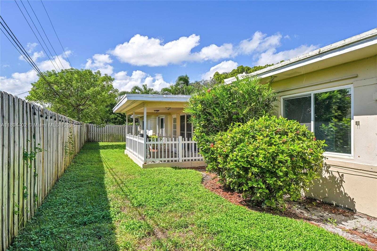 Small Image of 2750 SOUTH EAST 3RD ST, Pompano Beach Number 21