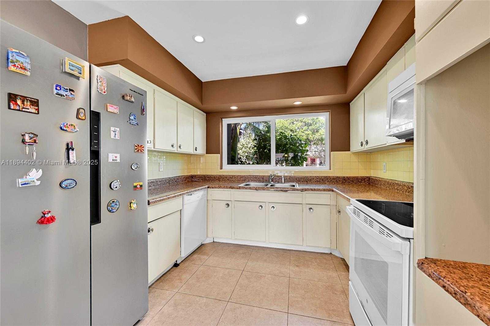 Small Image of 2750 SOUTH EAST 3RD ST, Pompano Beach Number 5