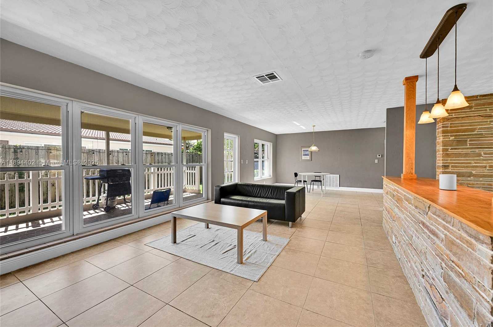 Small Image of 2750 SOUTH EAST 3RD ST, Pompano Beach Number 8