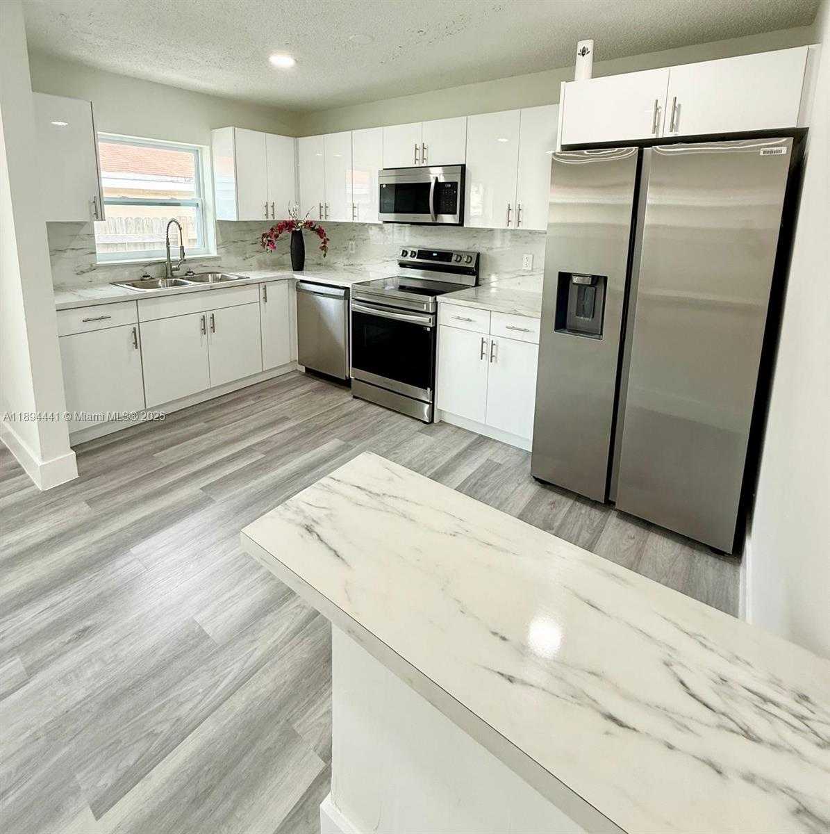 Small Image of 2230 FARRAGUT ST, Hollywood Number 10