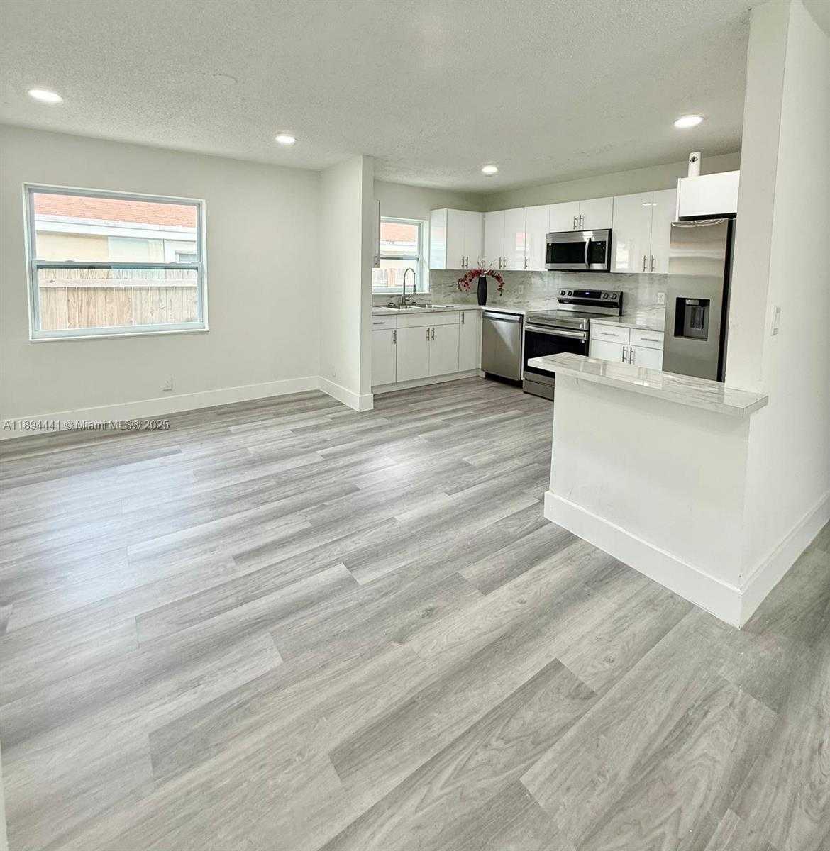 Small Image of 2230 FARRAGUT ST, Hollywood Number 11