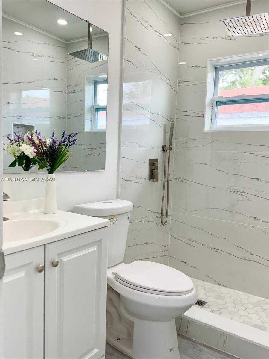 Small Image of 2230 FARRAGUT ST, Hollywood Number 16