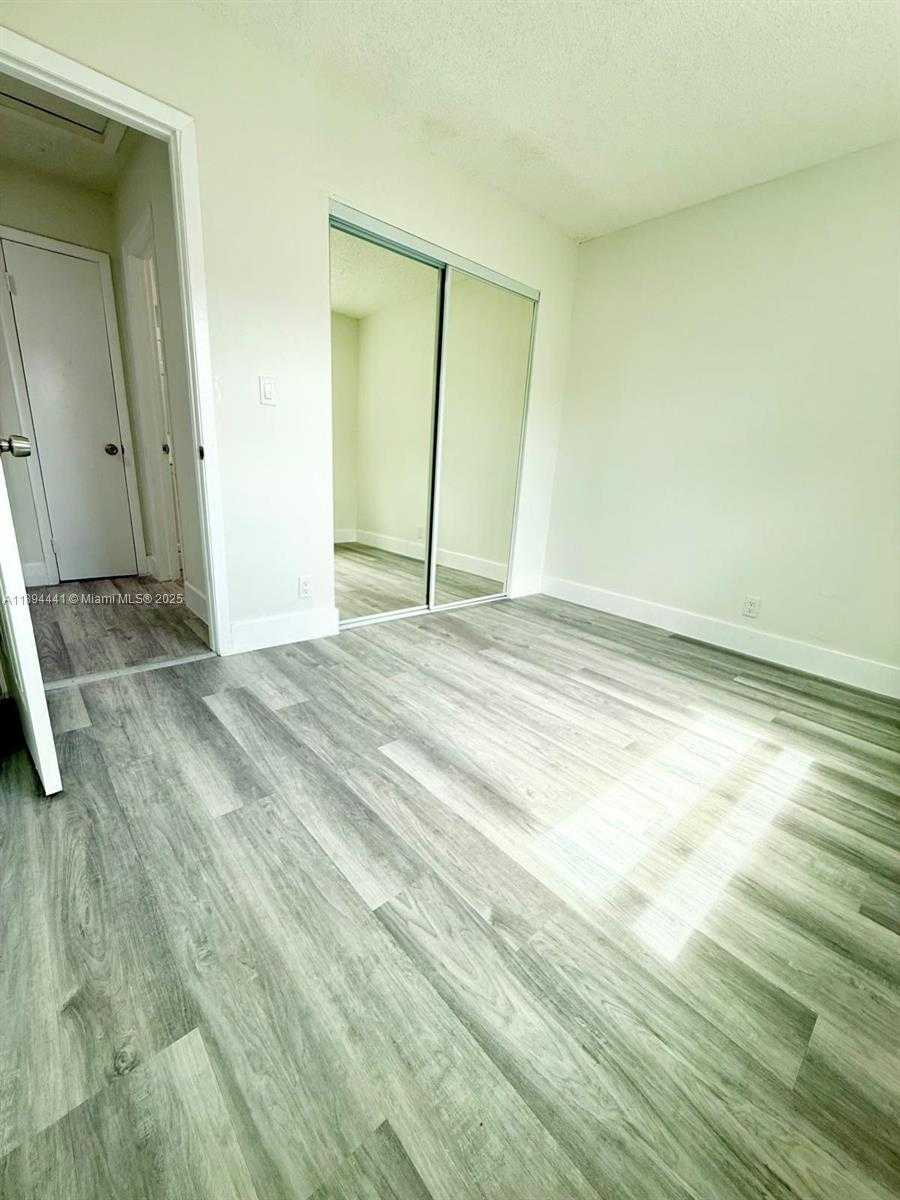 Small Image of 2230 FARRAGUT ST, Hollywood Number 18