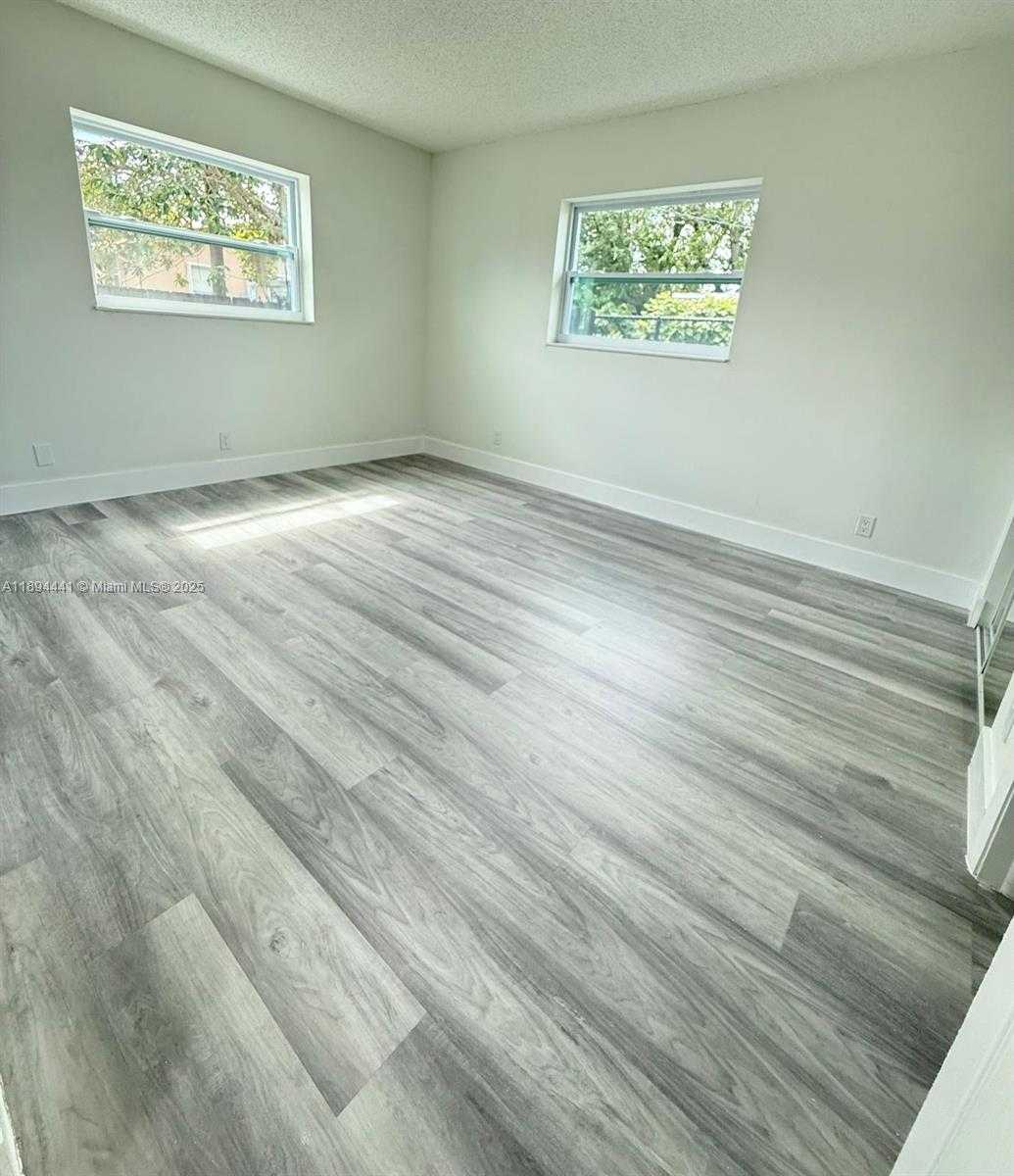 Small Image of 2230 FARRAGUT ST, Hollywood Number 19