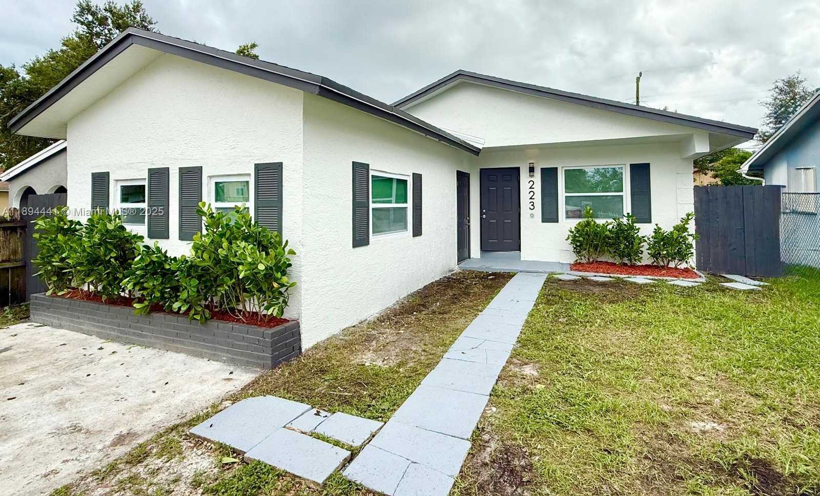 Small Image of 2230 FARRAGUT ST, Hollywood Number 2