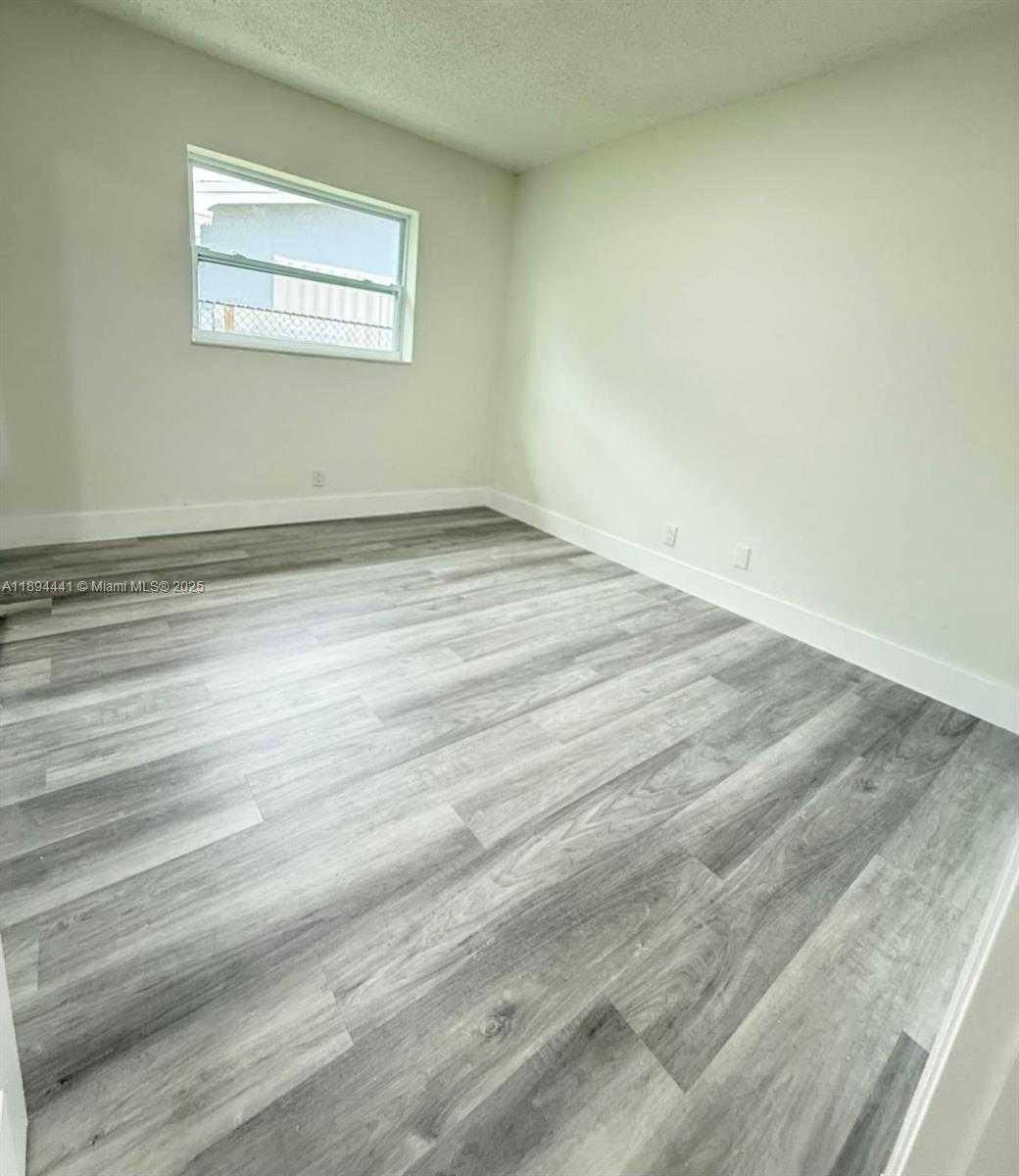 Small Image of 2230 FARRAGUT ST, Hollywood Number 21