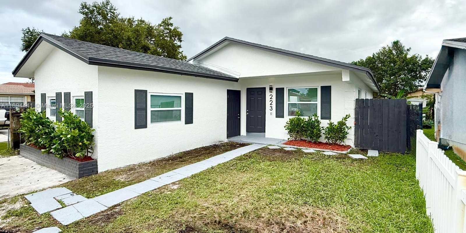 Small Image of 2230 FARRAGUT ST, Hollywood Number 3
