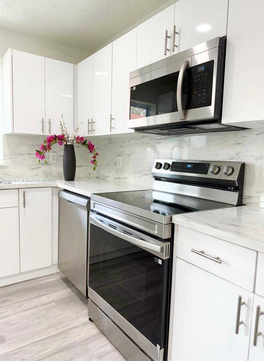 Small Image of 2230 FARRAGUT ST, Hollywood Number 7