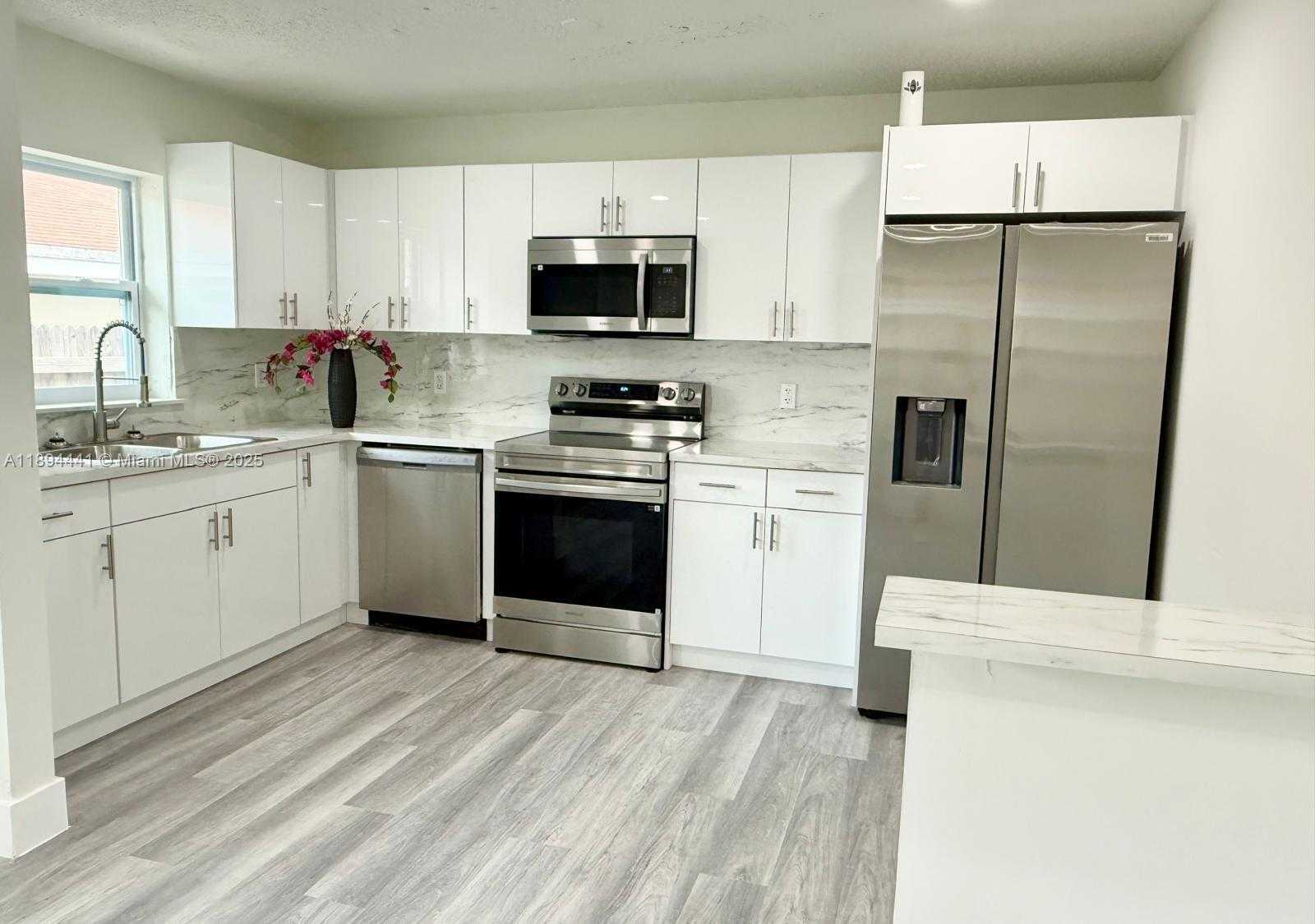 Small Image of 2230 FARRAGUT ST, Hollywood Number 8