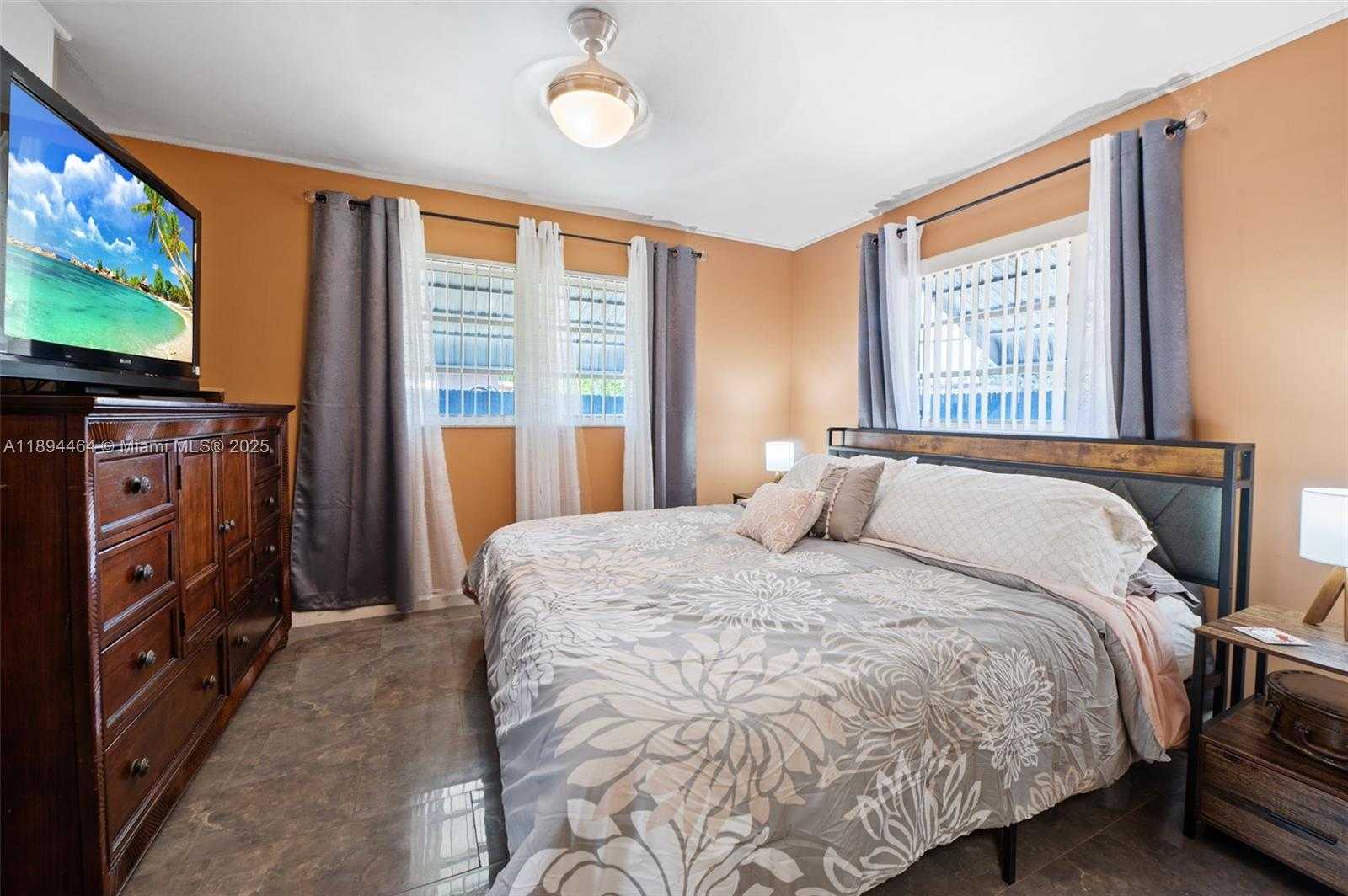 Small Image of 5614 HOPE ST, Hollywood Number 15