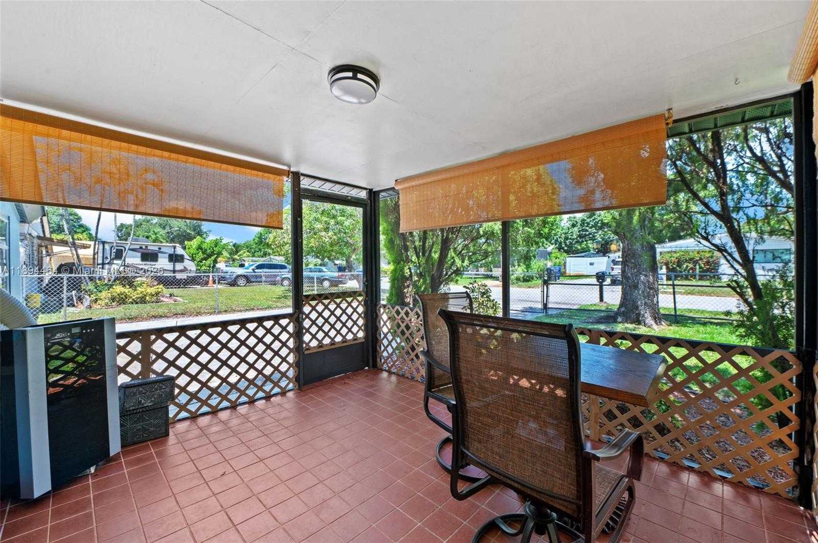 Small Image of 5614 HOPE ST, Hollywood Number 3