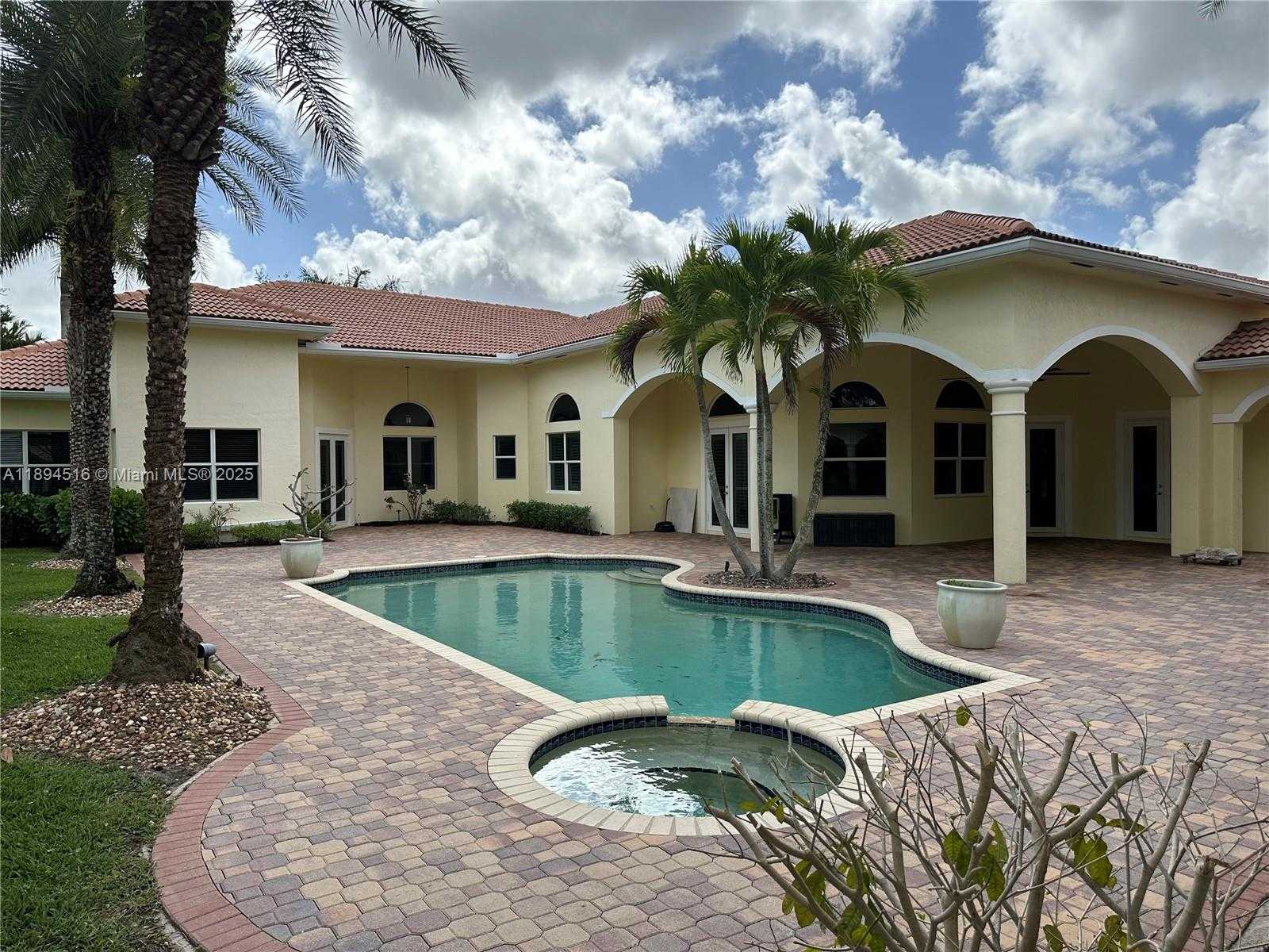 Small Image of 2273 PHOENIX AVE, Davie Number 2