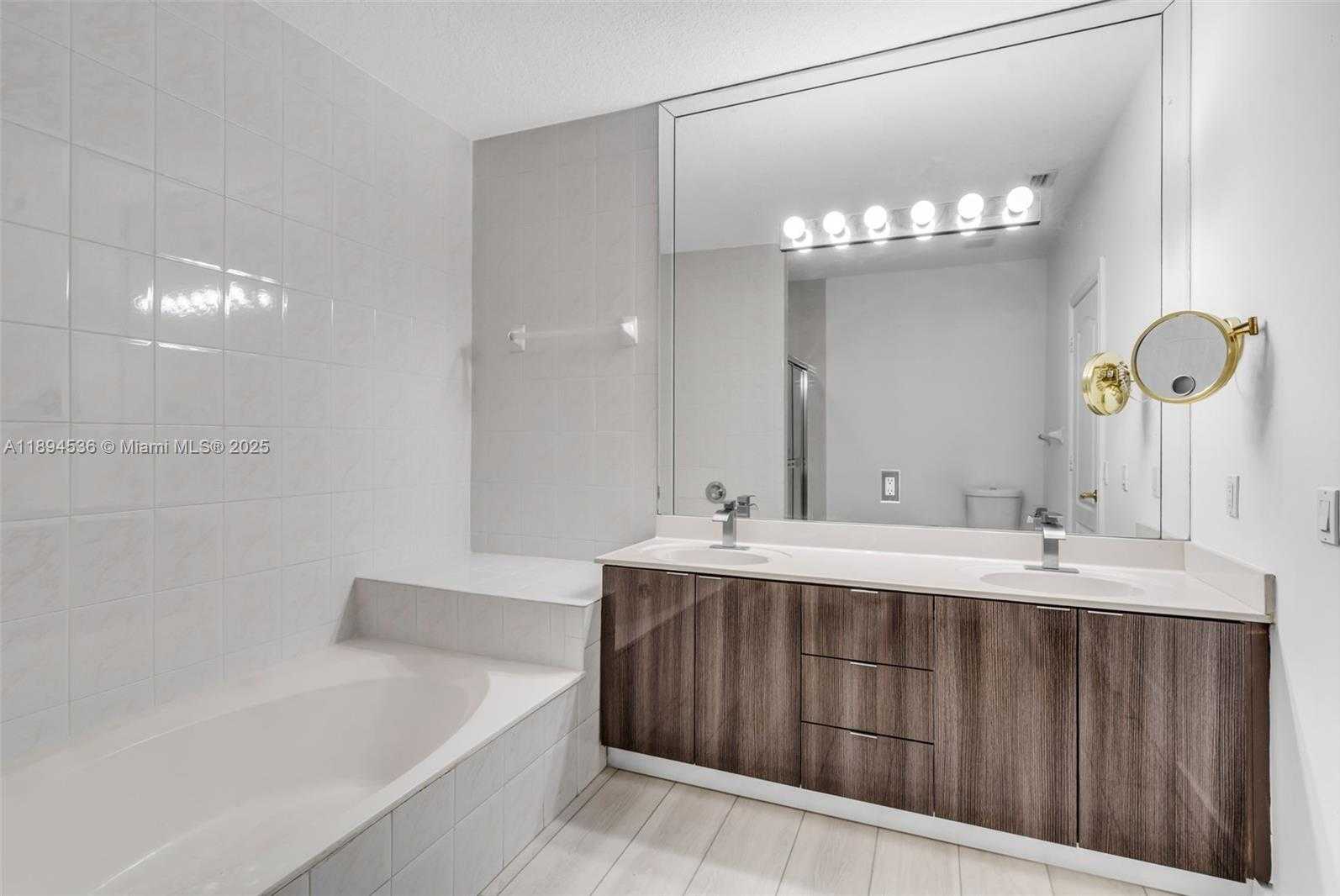 Small Image of 14820 NORTH WEST 87TH CT, Miami Lakes Number 40