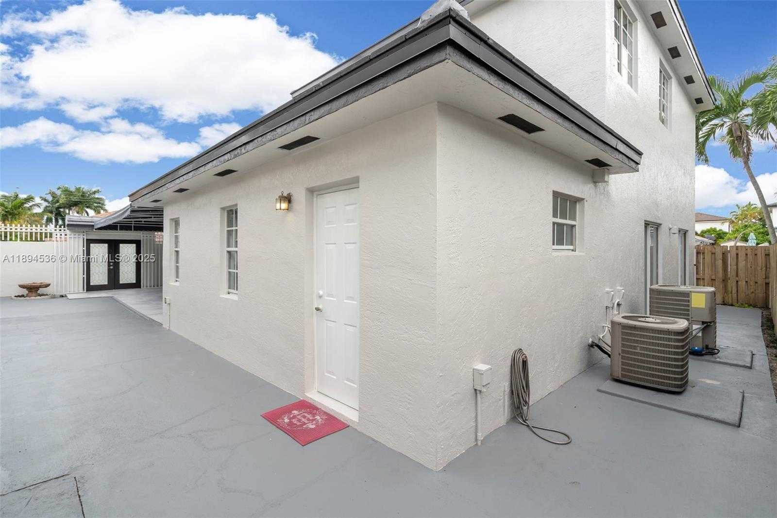 Small Image of 14820 NORTH WEST 87TH CT, Miami Lakes Number 7