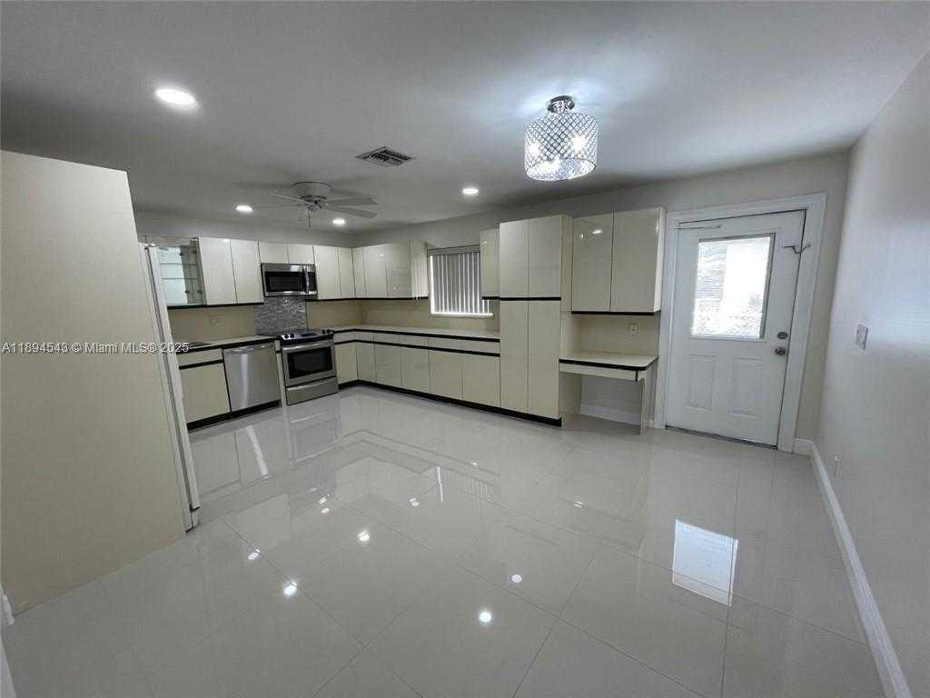 Small Image of 5181 NORTH EAST 17TH AVE, Pompano Beach Number 3