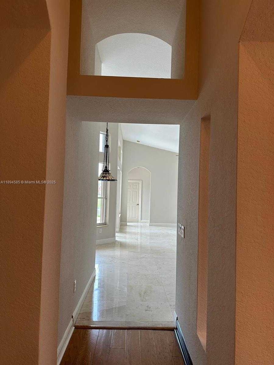 Small Image of 18580 SOUTH WEST 44TH ST, Miramar Number 17