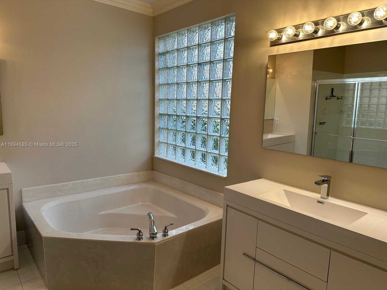 Small Image of 18580 SOUTH WEST 44TH ST, Miramar Number 32