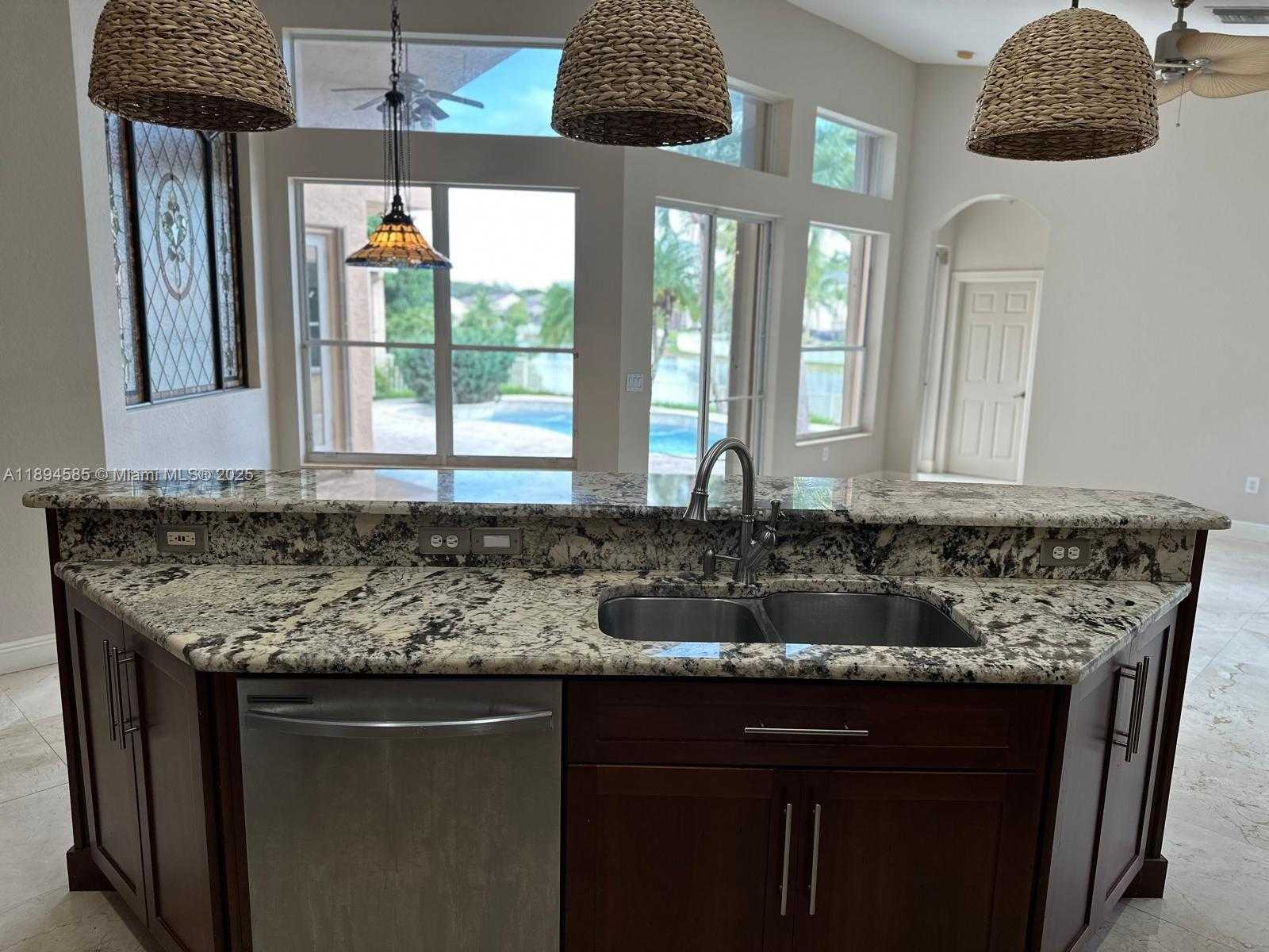 Small Image of 18580 SOUTH WEST 44TH ST, Miramar Number 6