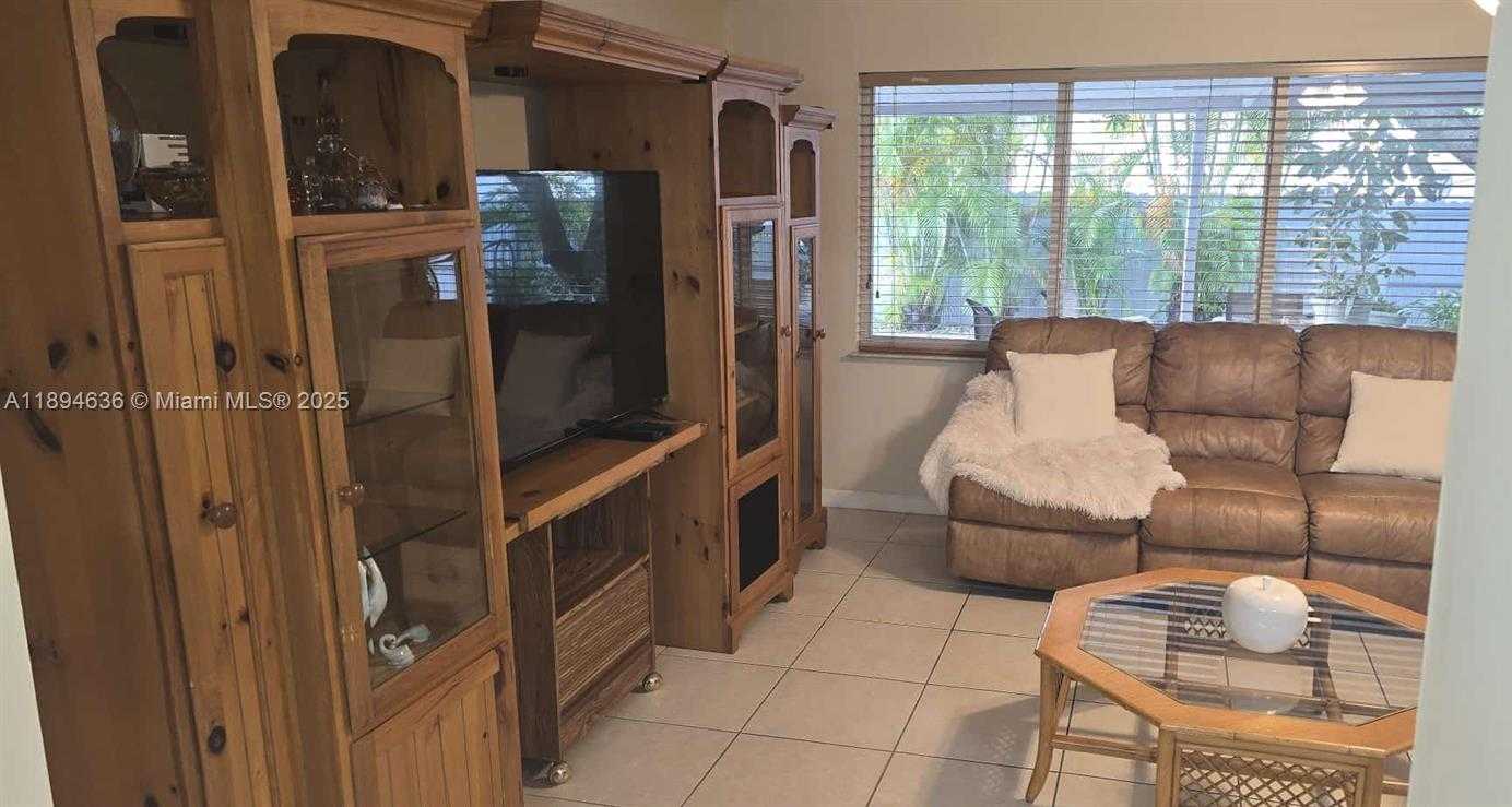 Small Image of 7160 WEST 10TH AVE, Hialeah Number 20