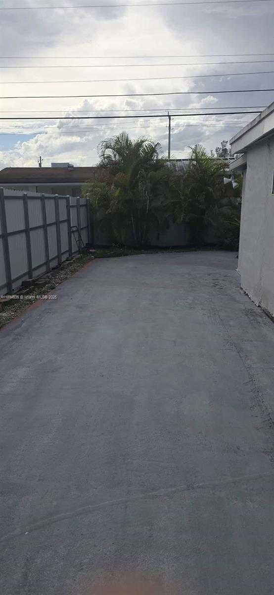 Small Image of 7160 WEST 10TH AVE, Hialeah Number 41