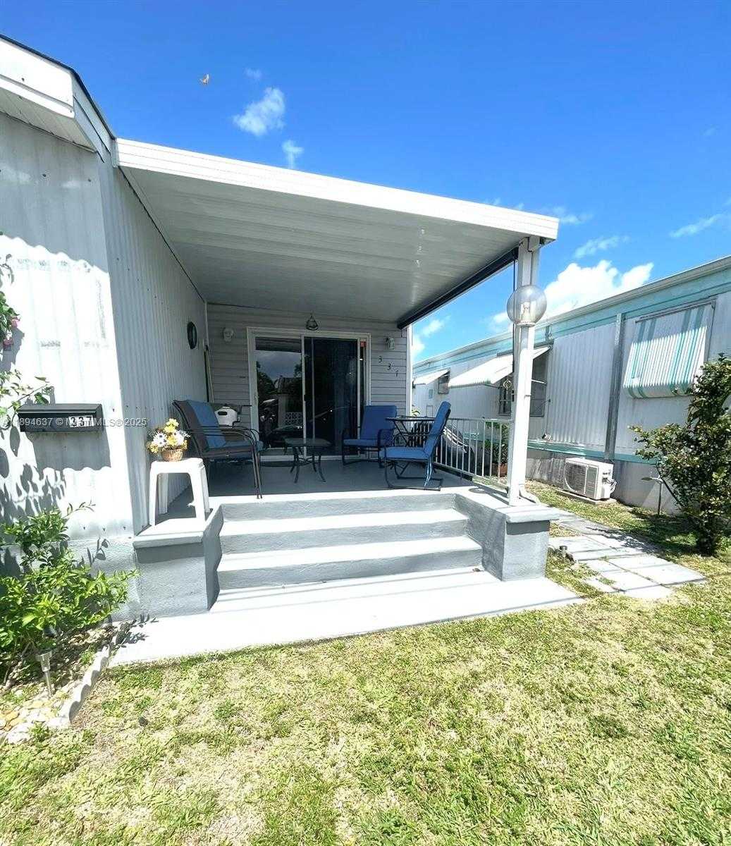 Small Image of 337 CT, Hallandale Beach Number 2