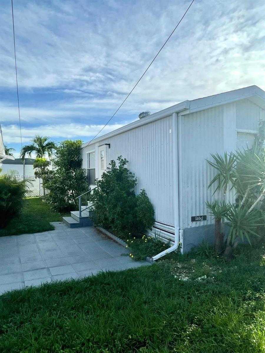 Small Image of 337 CT, Hallandale Beach Number 3