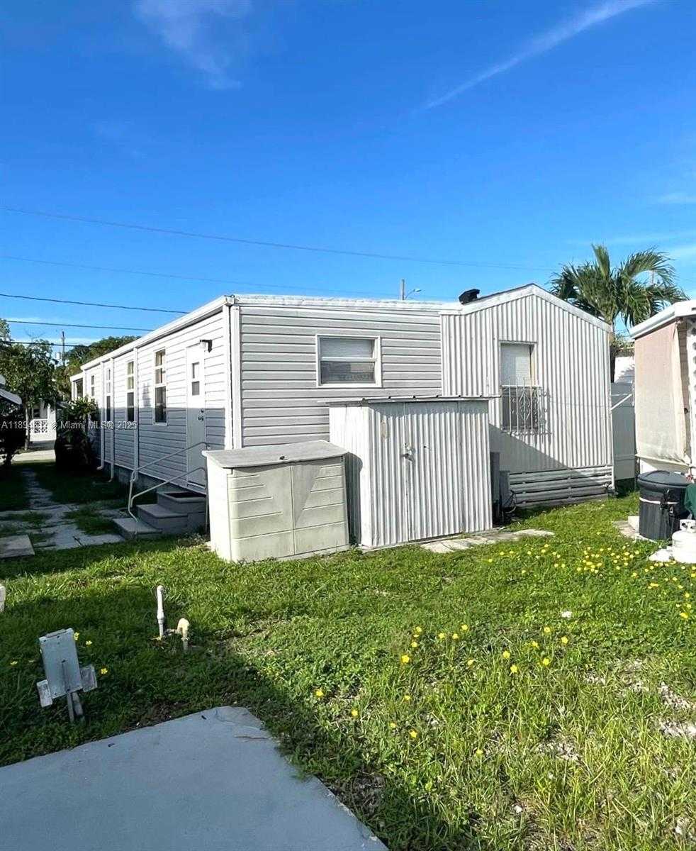 Small Image of 337 CT, Hallandale Beach Number 5