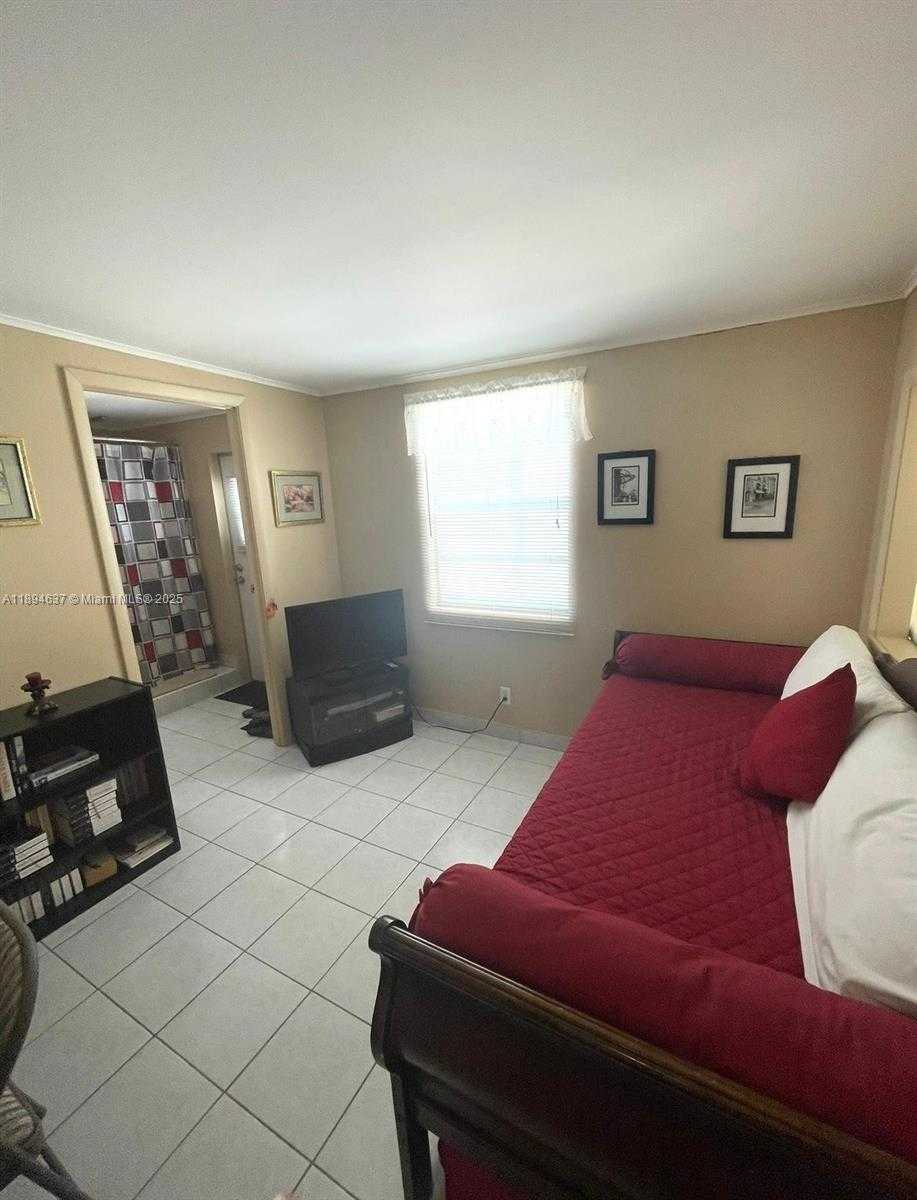 Small Image of 337 CT, Hallandale Beach Number 7