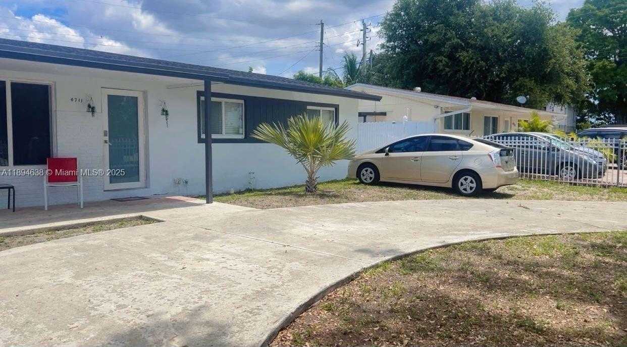 Small Image of 4711 NORTH WEST 178TH TER, Miami Gardens Number 11