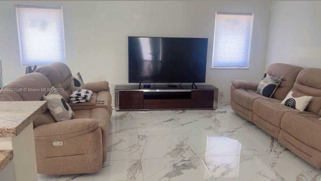 Small Image of 4711 NORTH WEST 178TH TER, Miami Gardens Number 4