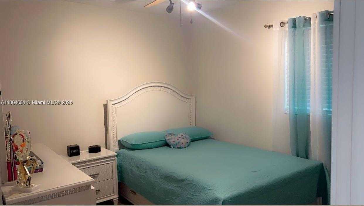 Small Image of 4711 NORTH WEST 178TH TER, Miami Gardens Number 8