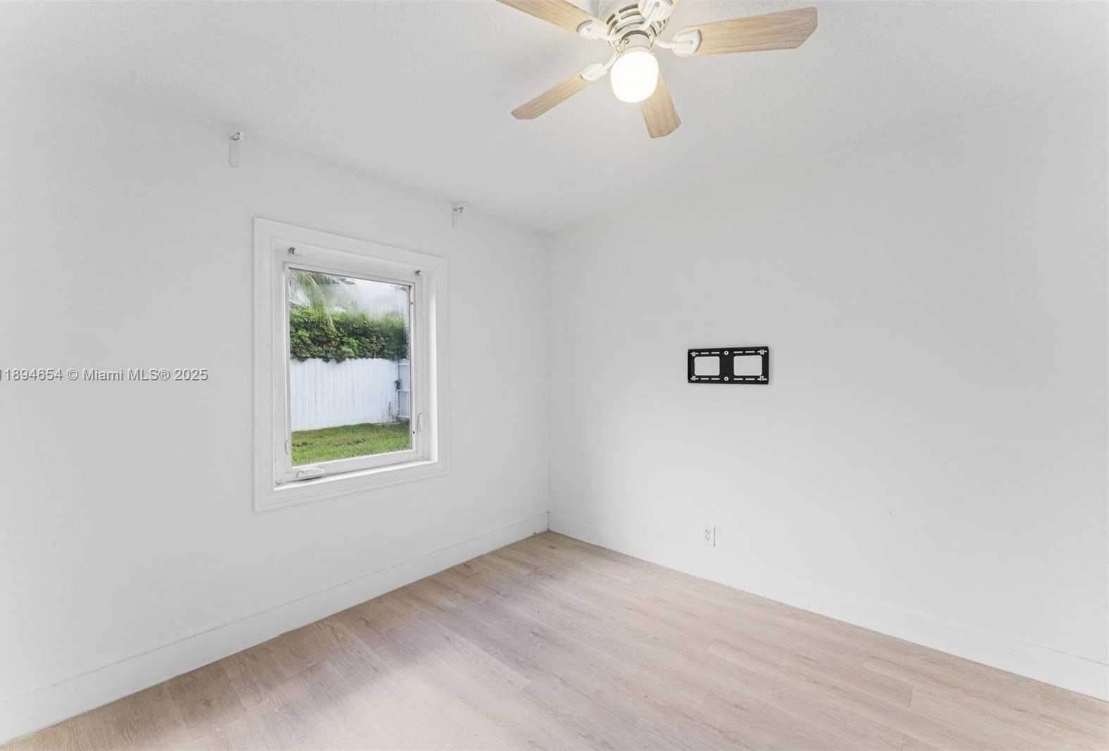 Small Image of 16315 NORTH WEST 24TH AVE, Miami Gardens Number 21