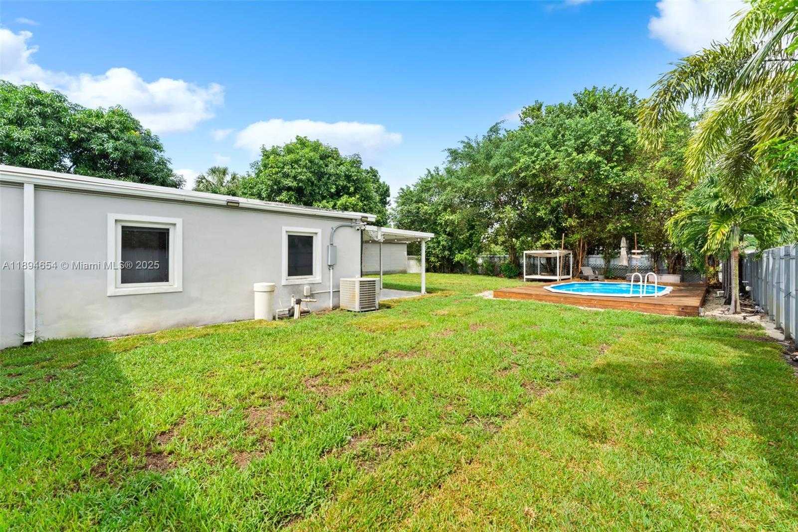 Small Image of 16315 NORTH WEST 24TH AVE, Miami Gardens Number 27