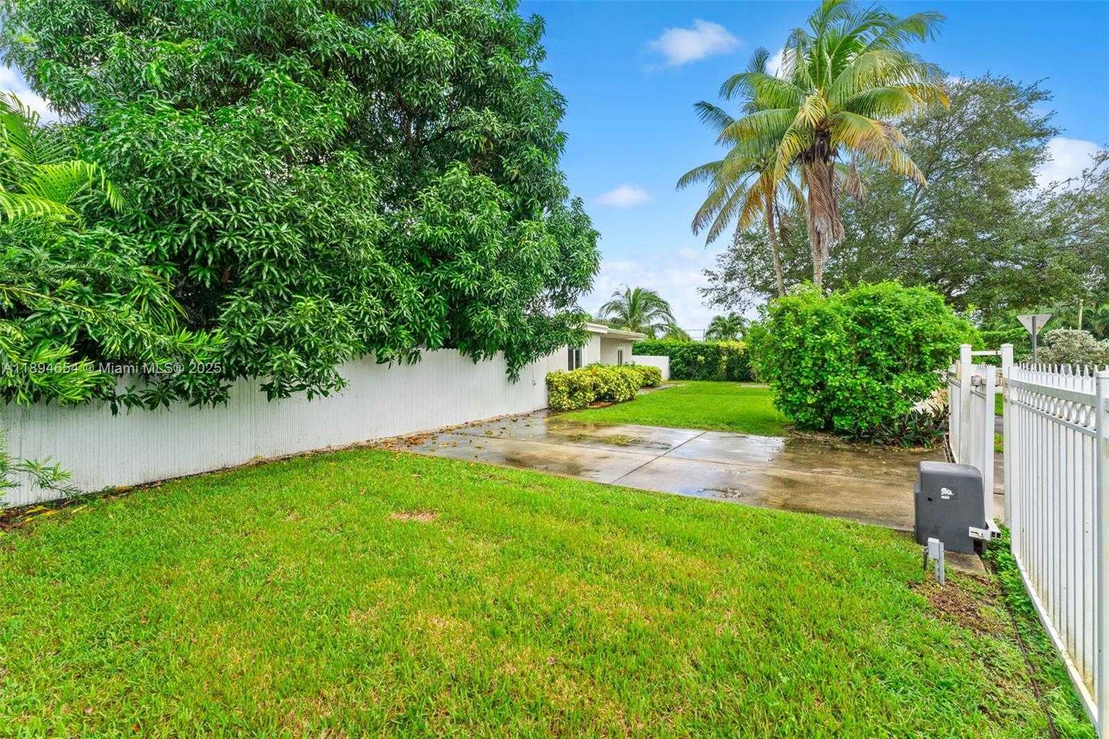 Small Image of 16315 NORTH WEST 24TH AVE, Miami Gardens Number 3