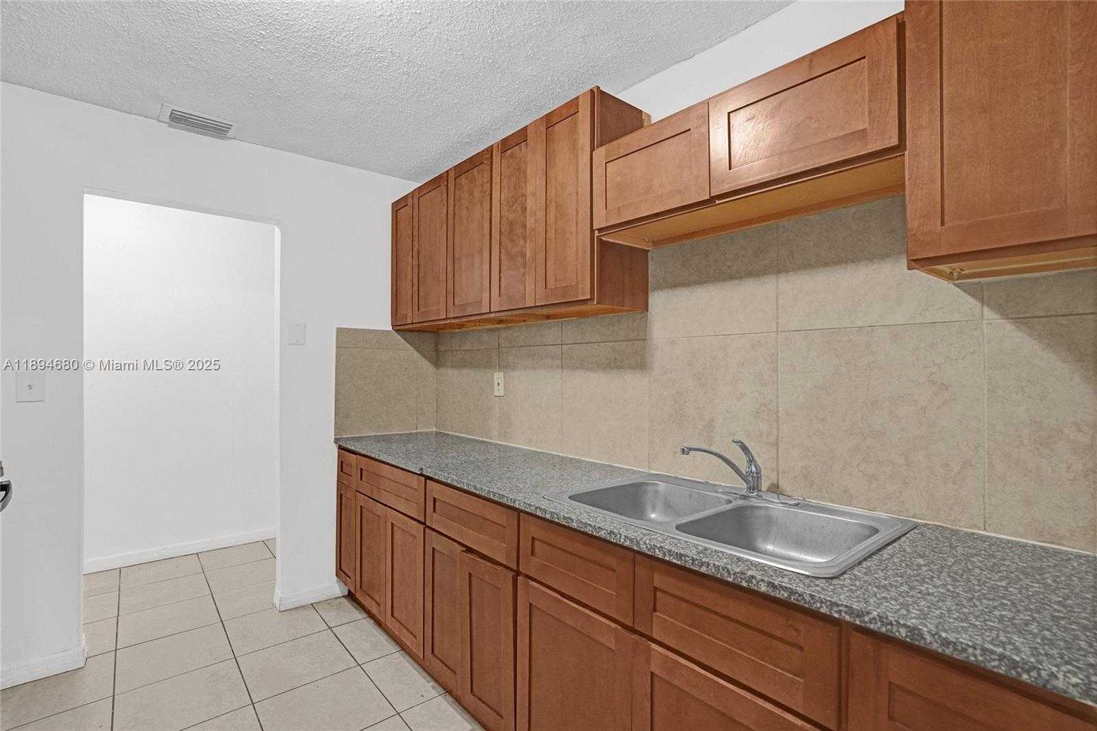 Small Image of 3876 NORTH WEST 207TH ST RD, Miami Gardens Number 6