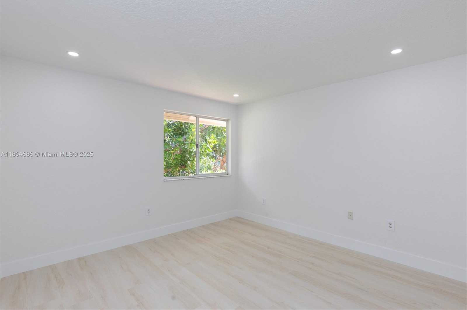 Small Image of 1361 SOUTH WEST 104TH AVE, Pembroke Pines Number 16