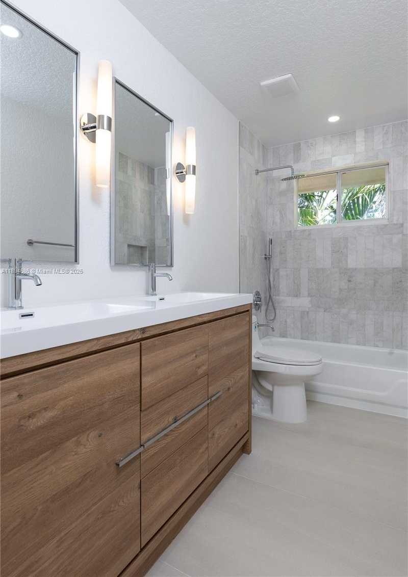 Small Image of 1361 SOUTH WEST 104TH AVE, Pembroke Pines Number 17