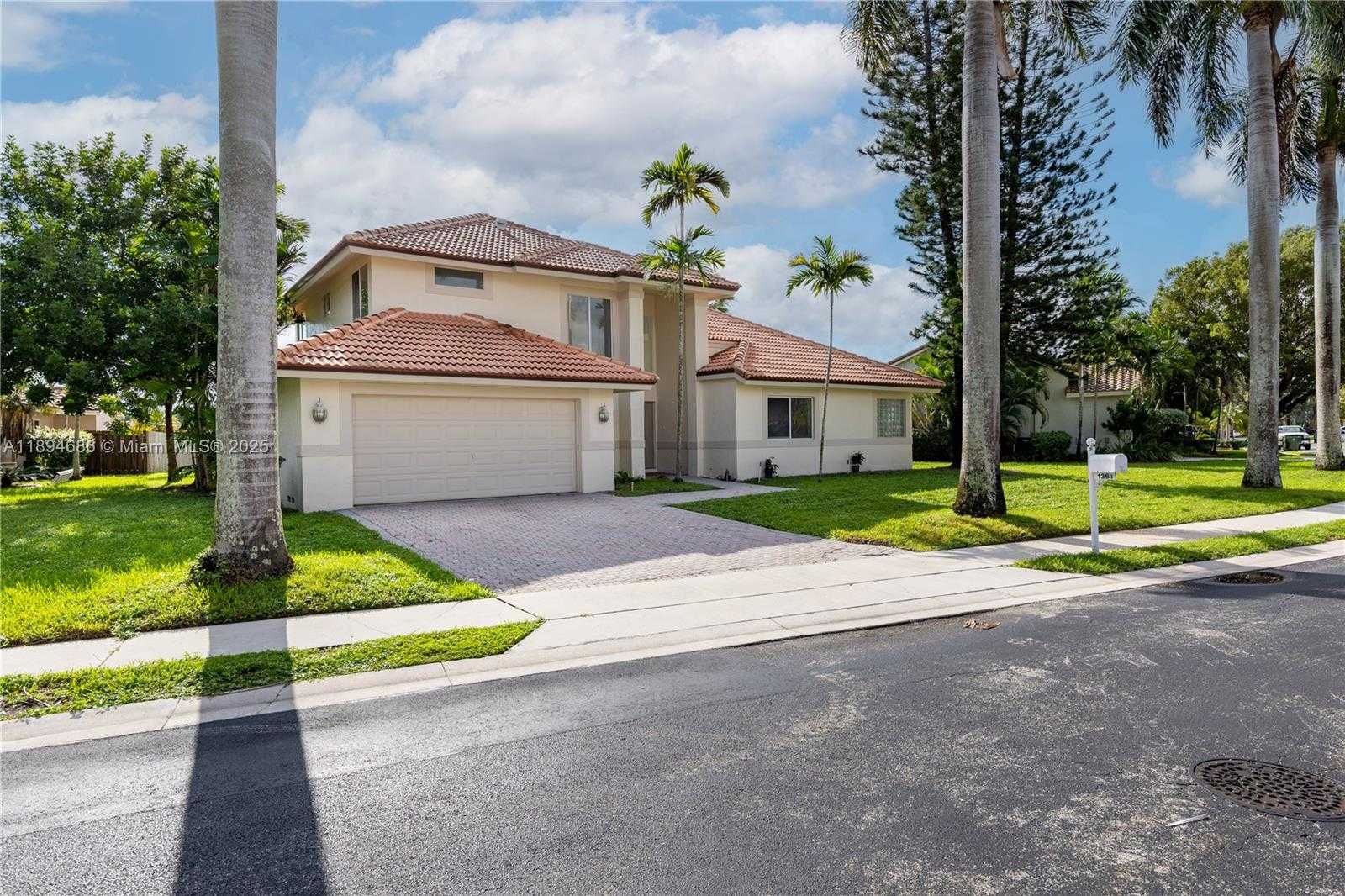 Small Image of 1361 SOUTH WEST 104TH AVE, Pembroke Pines Number 3