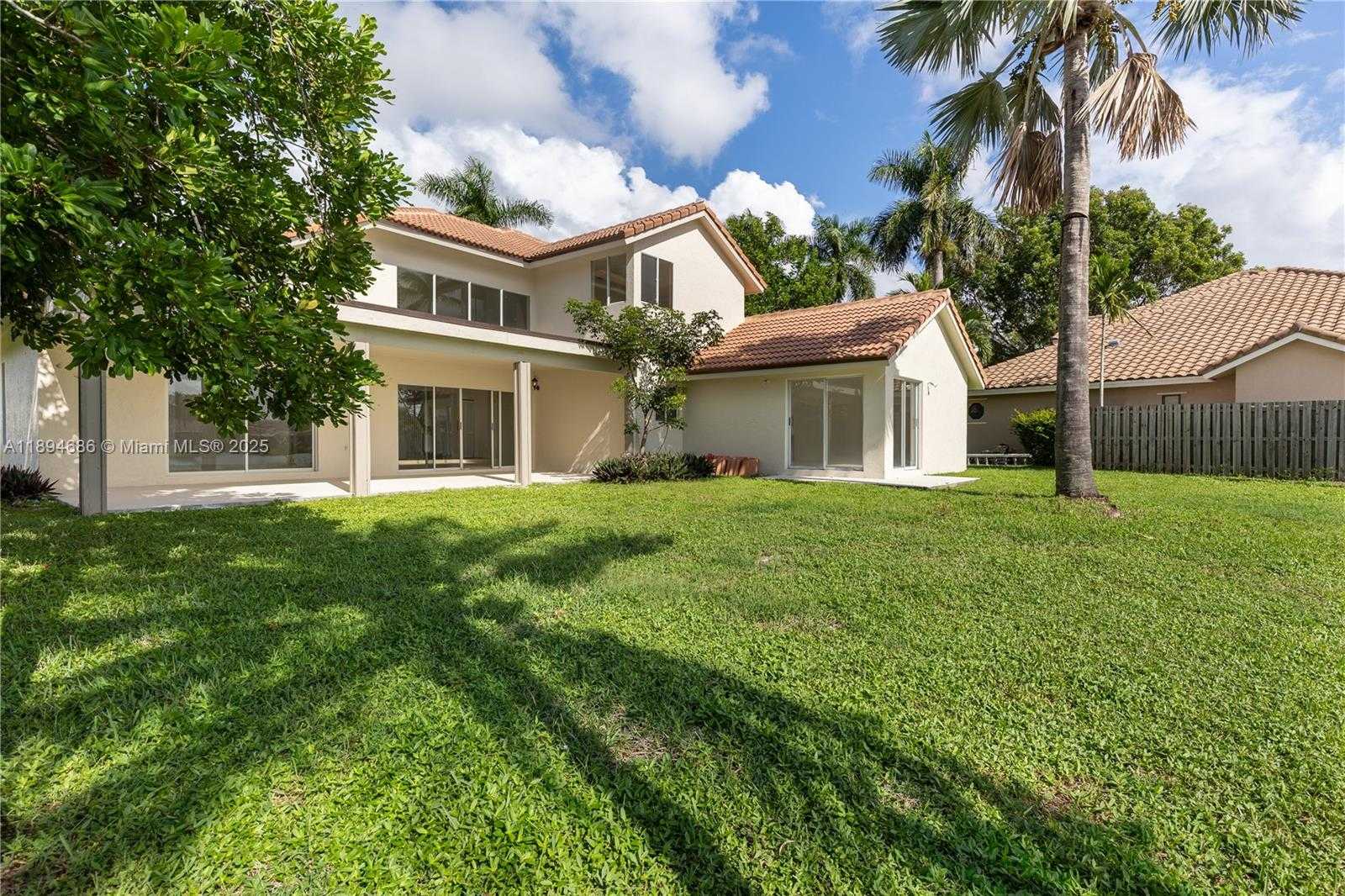 Small Image of 1361 SOUTH WEST 104TH AVE, Pembroke Pines Number 4